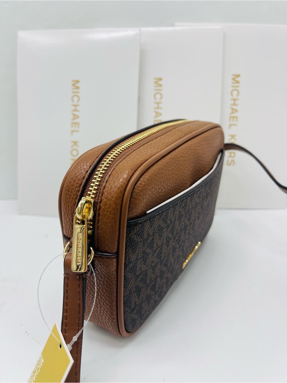 Michael Kors Jet Set Sm Signature Logo Camera Crossbody Xbody Bag
Brown 
NWT - Picture 14 of 16